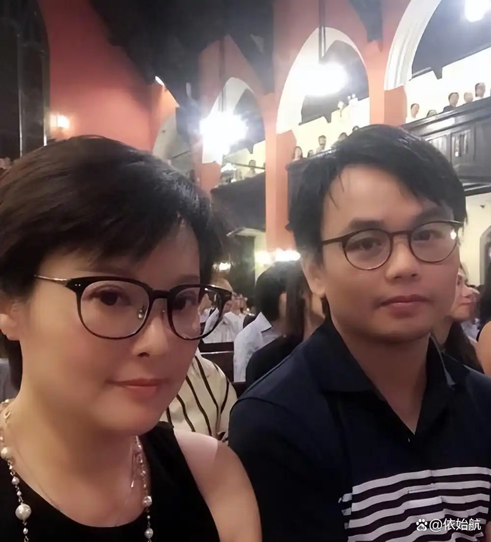 徐威袁立为什么分手_袁立婚姻经历_袁立公益转型