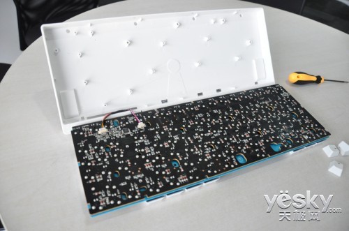 雷柏V500S全无冲全背光游戏键盘拆解评测