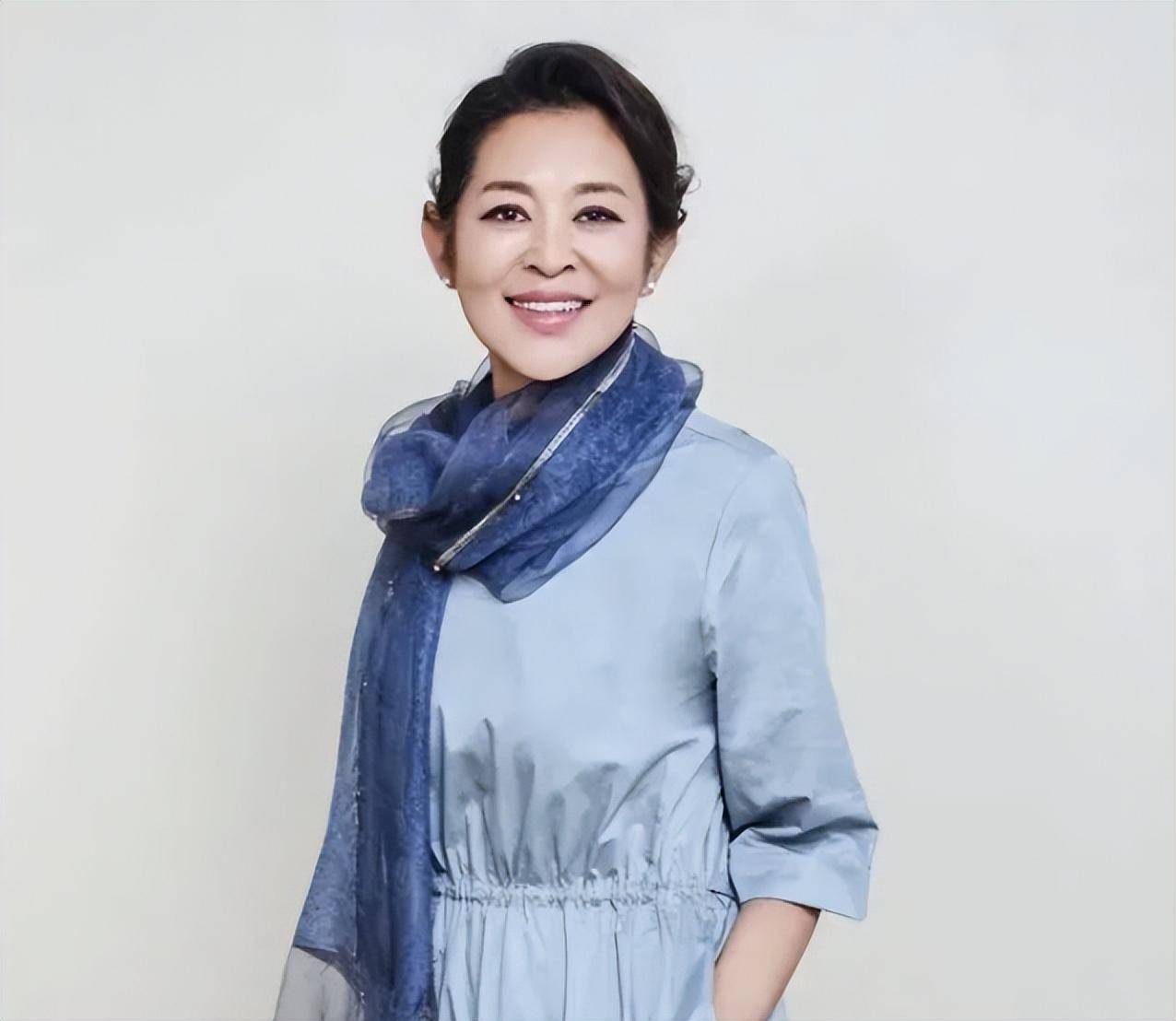 倪萍64岁断崖式衰老_倪萍被曝移民美国新闻_倪萍三婚两离不移民