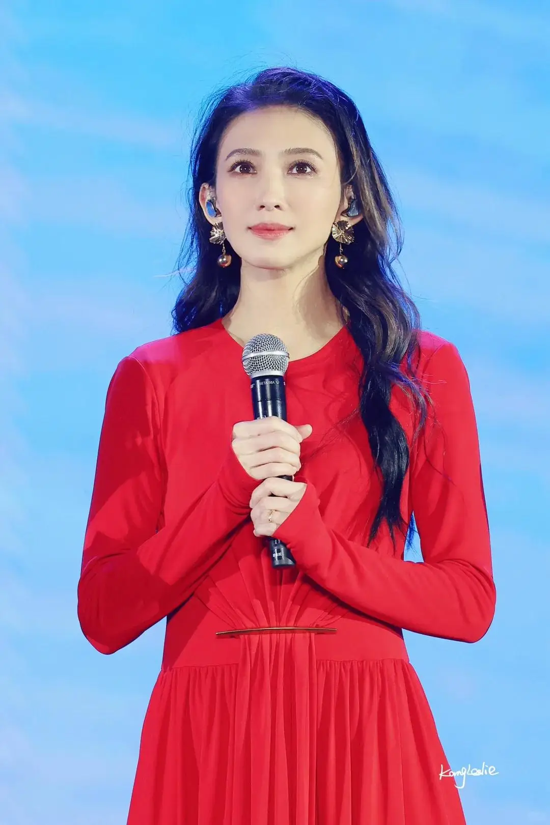 金曲奖2025视频_华语乐坛新老交替问题_金曲奖提名名单分析