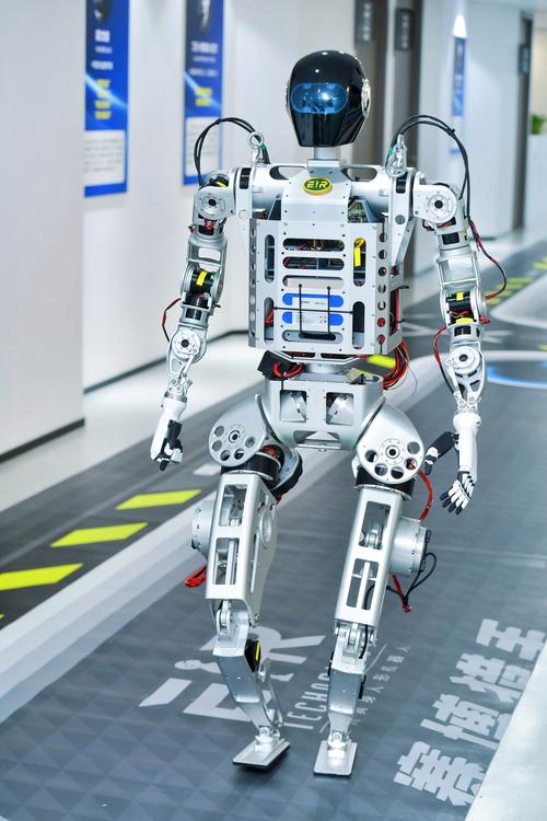 汇总今日科技领域最新动向，含奥尔特曼预测及机器人比赛夺冠消息