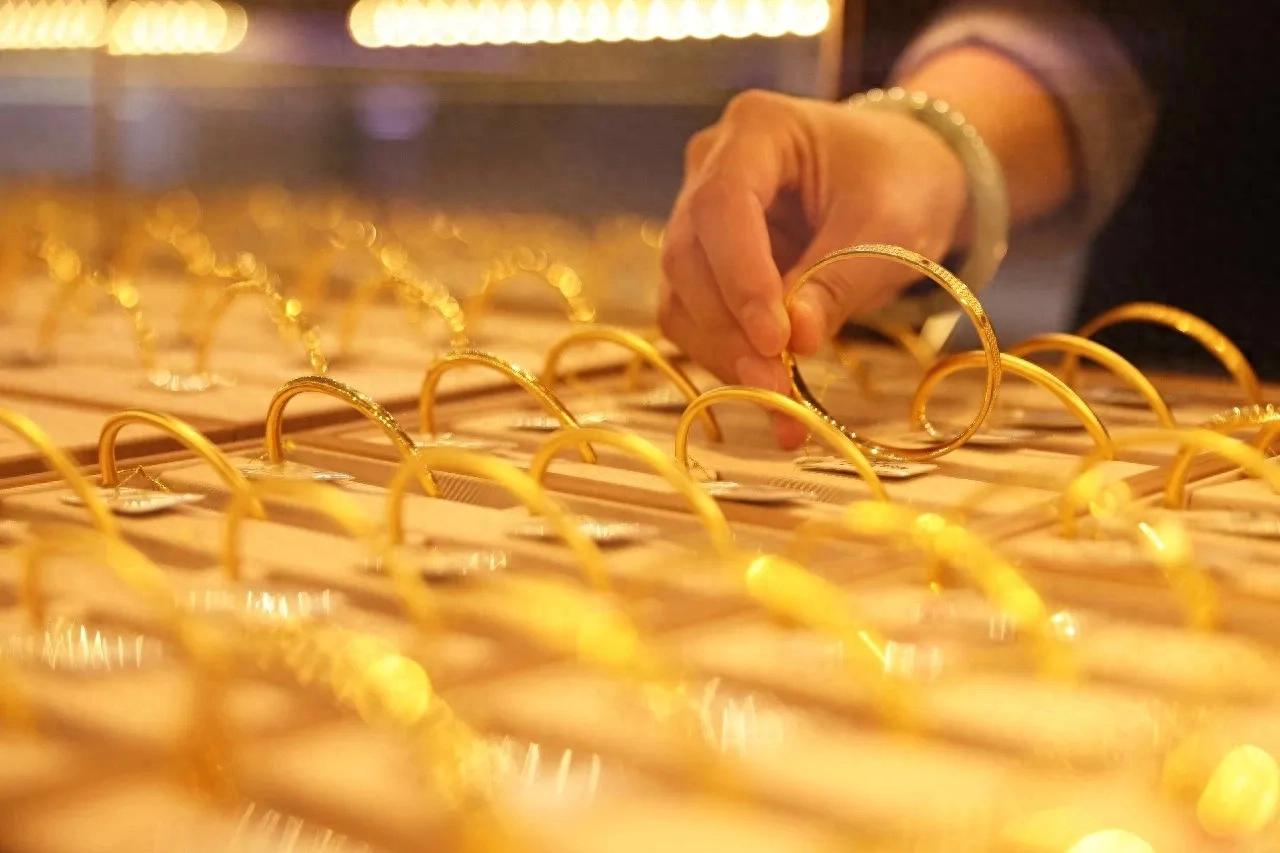 今日国际金价突破5300美元，黄金回收热潮下暗藏隐忧