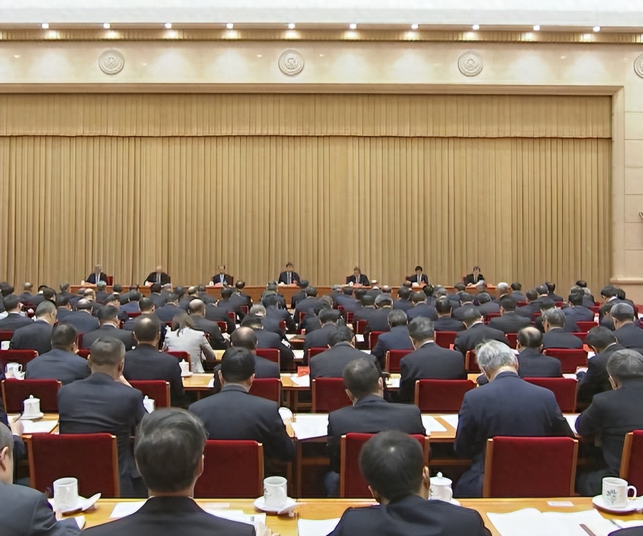 2026年6月银行钱荒_2026年央行宽松政策规划_房贷利率持续下降趋势分析