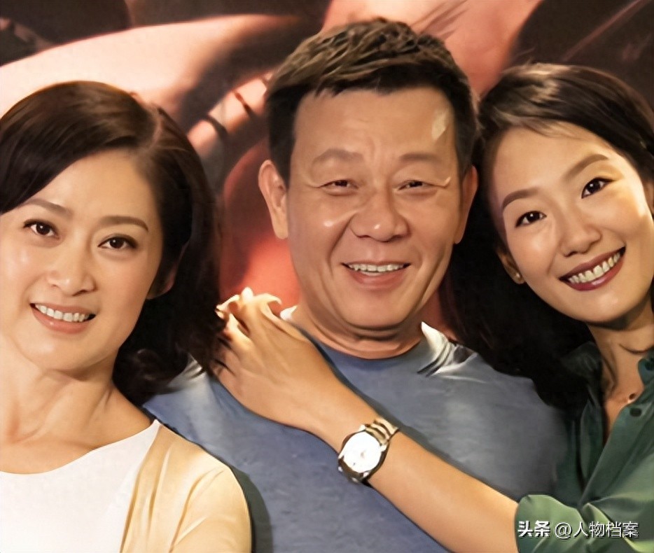 寇世勋与发妻崔瑶琪相伴多年，演艺之路她功不可没