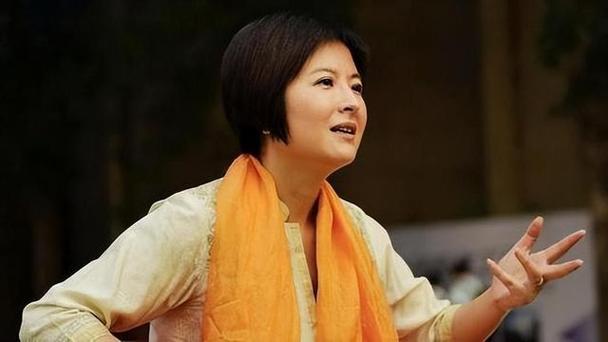 汶川地震英模报告会演讲稿 张泉灵 地震救援记者经历_张泉灵 演讲稿