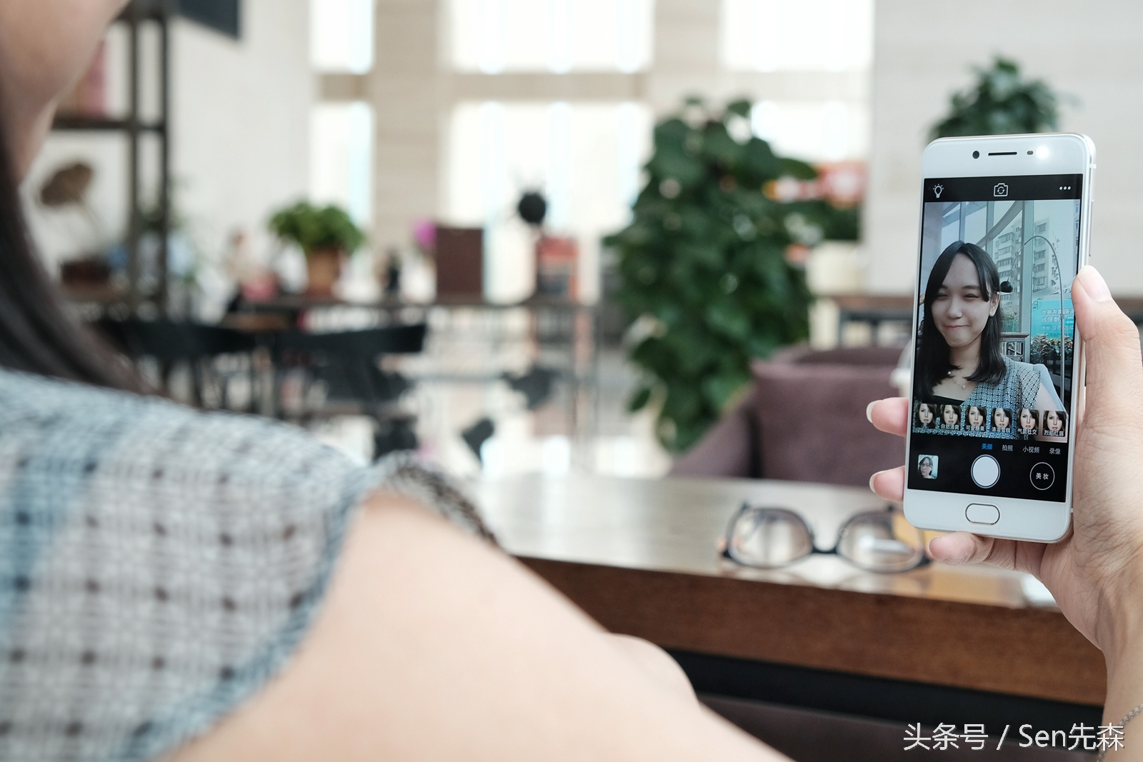 vivox7的机身材质_vivo X7前置指纹识别_vivo X7自拍评测