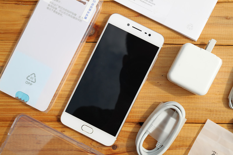 vivo X7热度高，女性爱自拍，它的机身材质你了解吗？