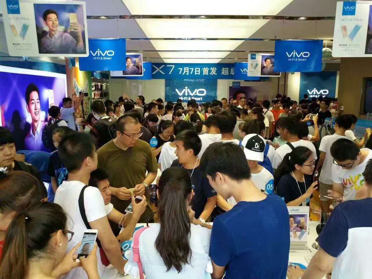 vivo X7 1600万柔光自拍_vivox7的机身材质_vivo X7 外观颜值高