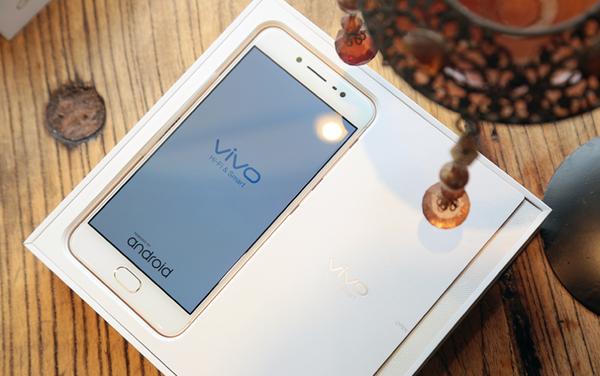 vivo X7机身材质揭秘，与荣耀8玻璃机身有何不同？