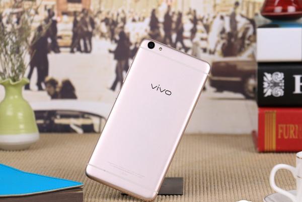 vivo X7 金属机身 小屏高颜值_vivox7的机身材质_荣耀8 双面玻璃 激光纹理