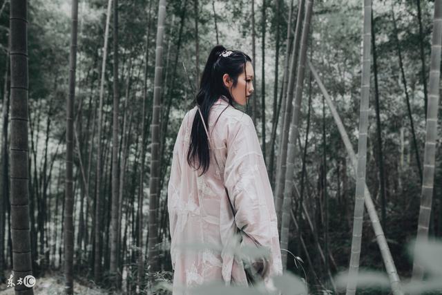 洪荒星辰异动，日月精华与灵气受困，大神通者纷纷参悟