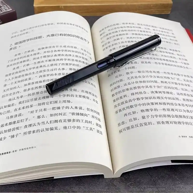 巴菲特之道 典藏版 罗伯特·哈格斯特朗 巴菲特的投资策略投资组合 理财经济股票金融技巧法则 机械工业出版社 新华正版 巴菲特的投资策略投资组合 理财经济股票金融_巴菲特投资学