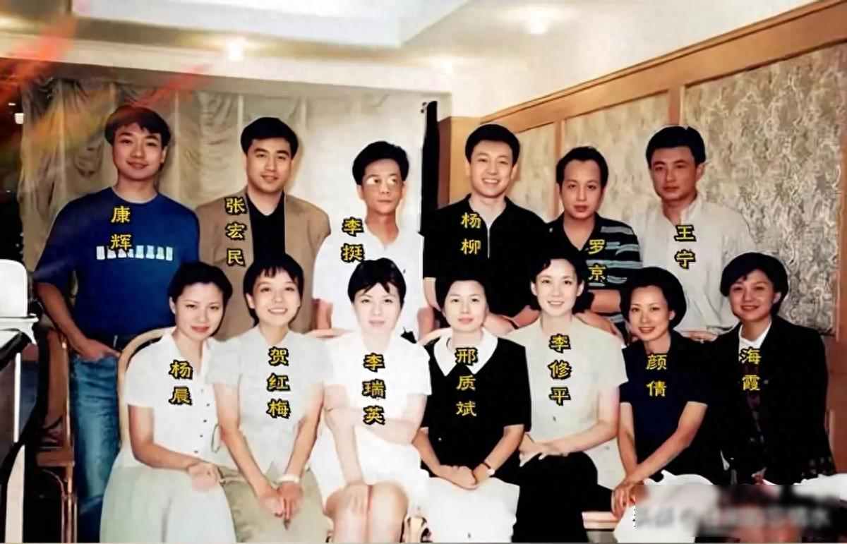 新闻联播播音员名单_央视新闻联播主持人年龄线_央视新闻联播主持人选拔标准